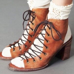 Free People City of Lights Black Leather Block Heel Boot Sandals EU 37 | Lace-Up